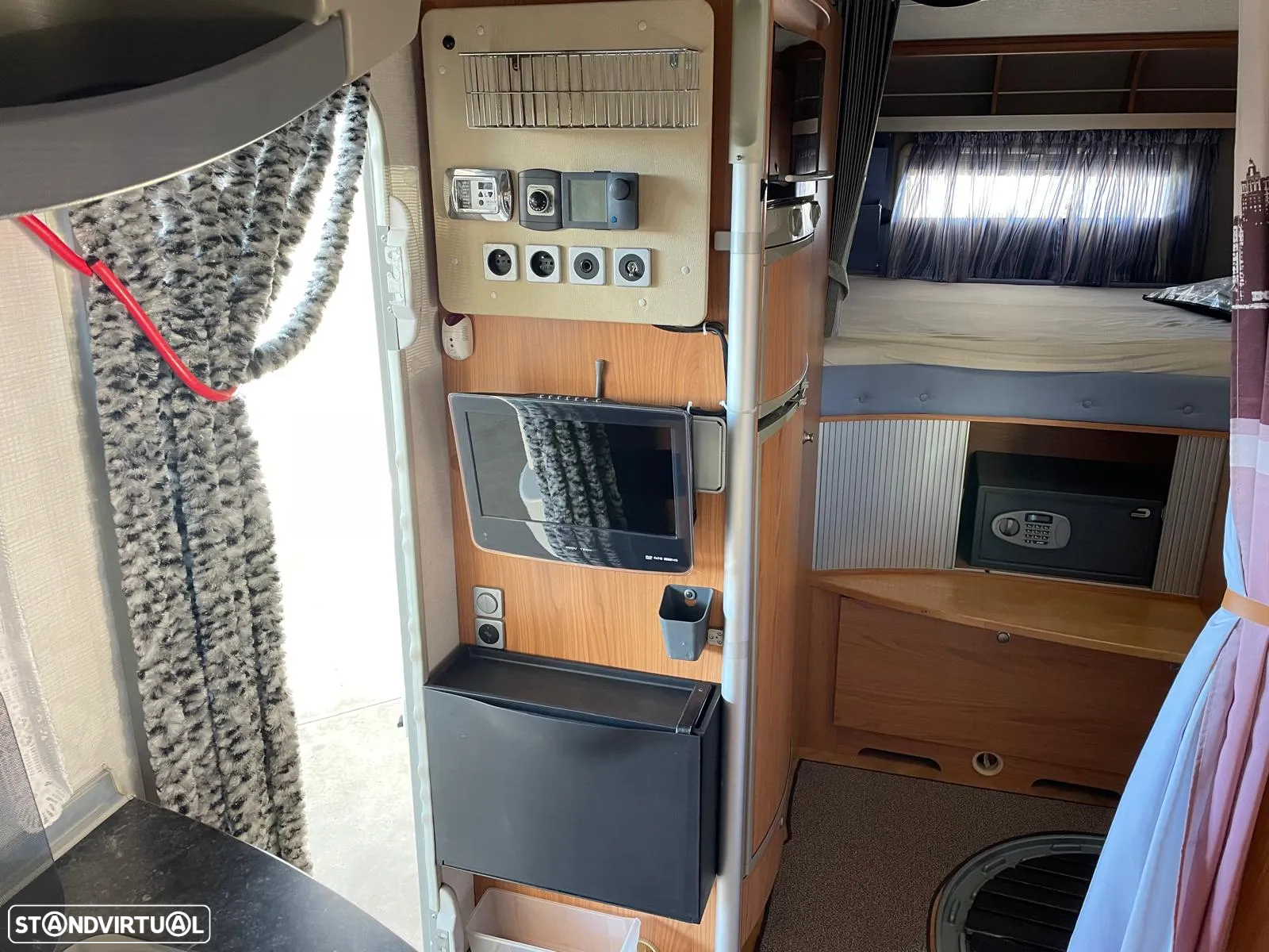 Burstner mega-van IT 675 - Autocaravana c/Cama Basculante - 17
