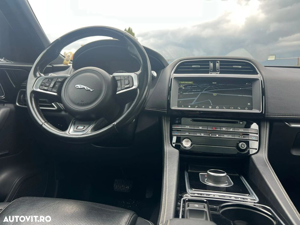Jaguar F-Pace 20d AWD Aut. R-Sport - 5