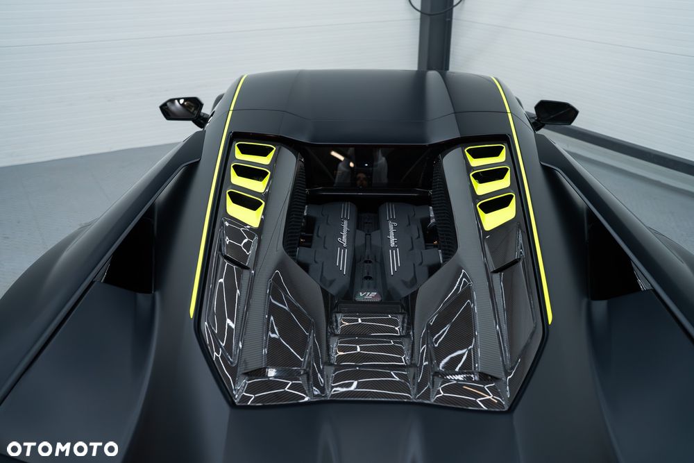 Lamborghini Revuelto - 10