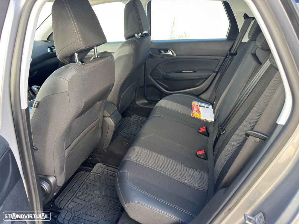 Peugeot 308 SW - 9