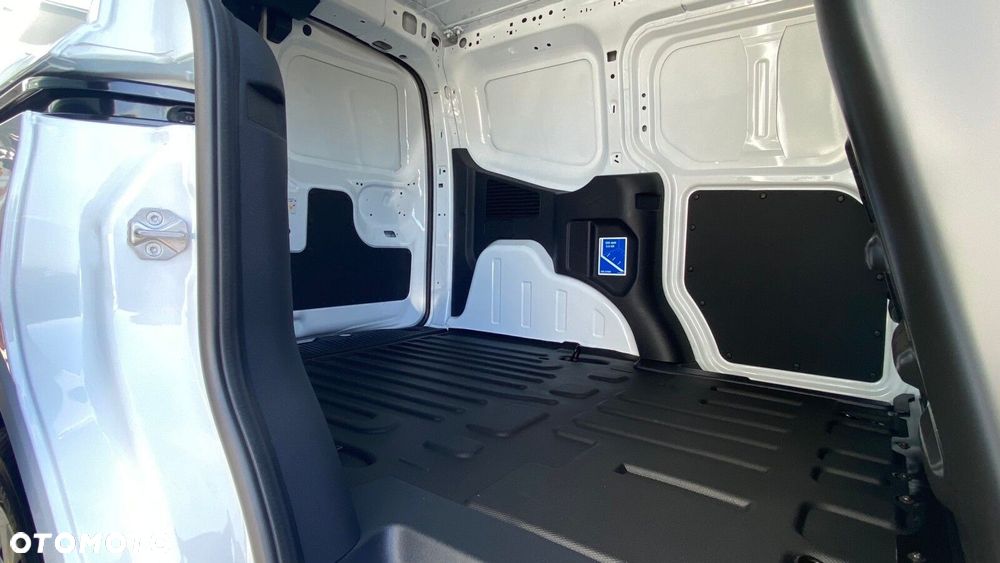 Ford Transit Courier - 12