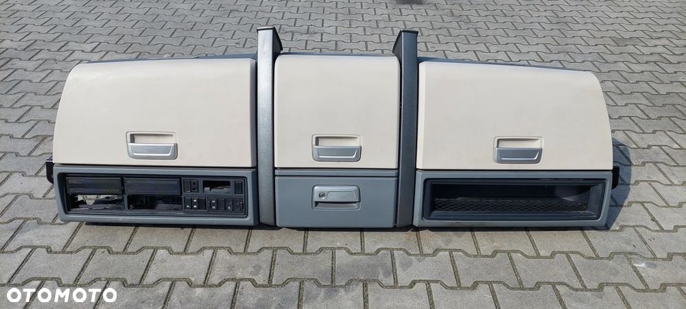 RENAULT GAMA T KONSOLA PÓŁKA GÓRNA - 1