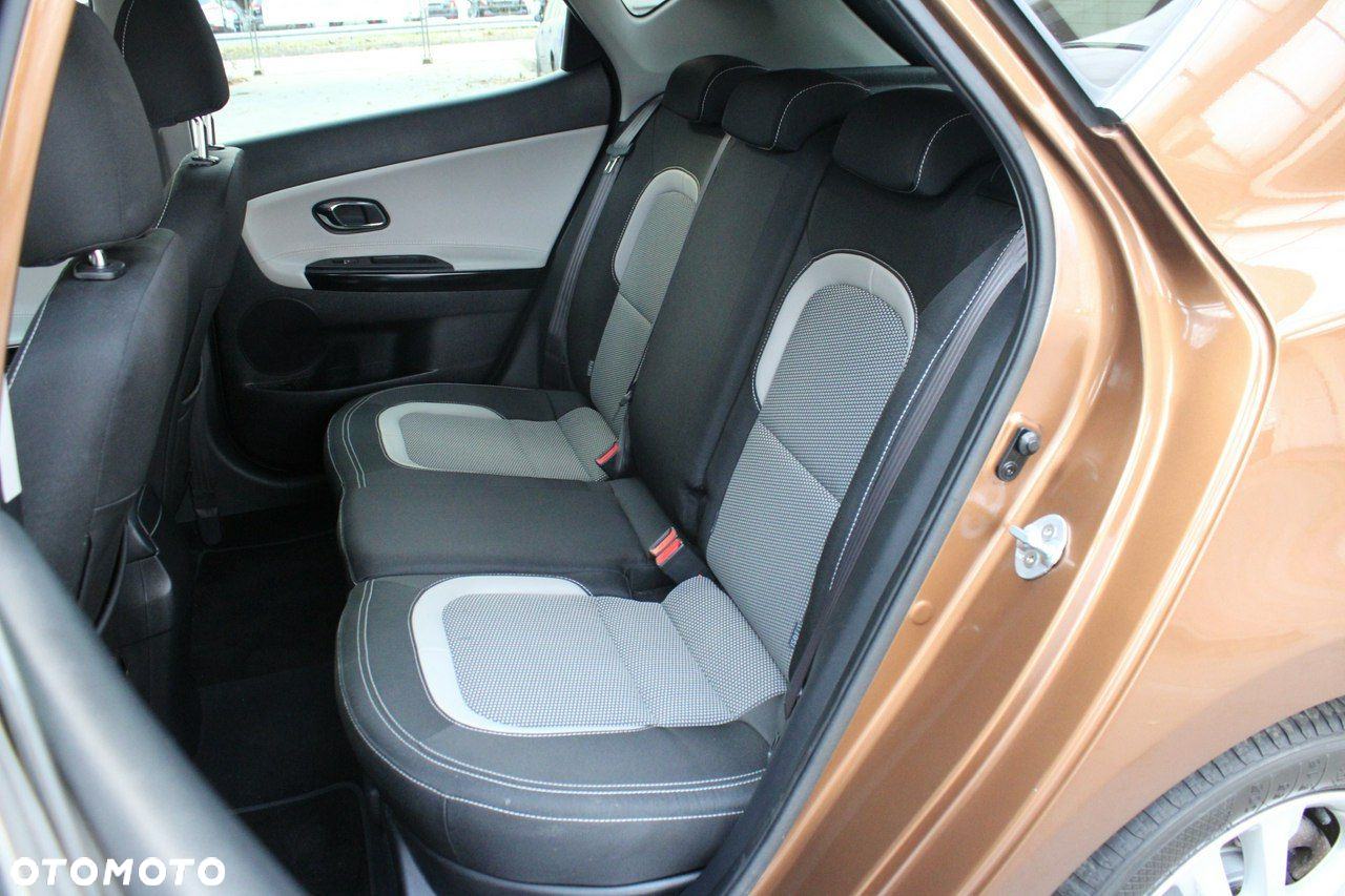 Kia Ceed - 13