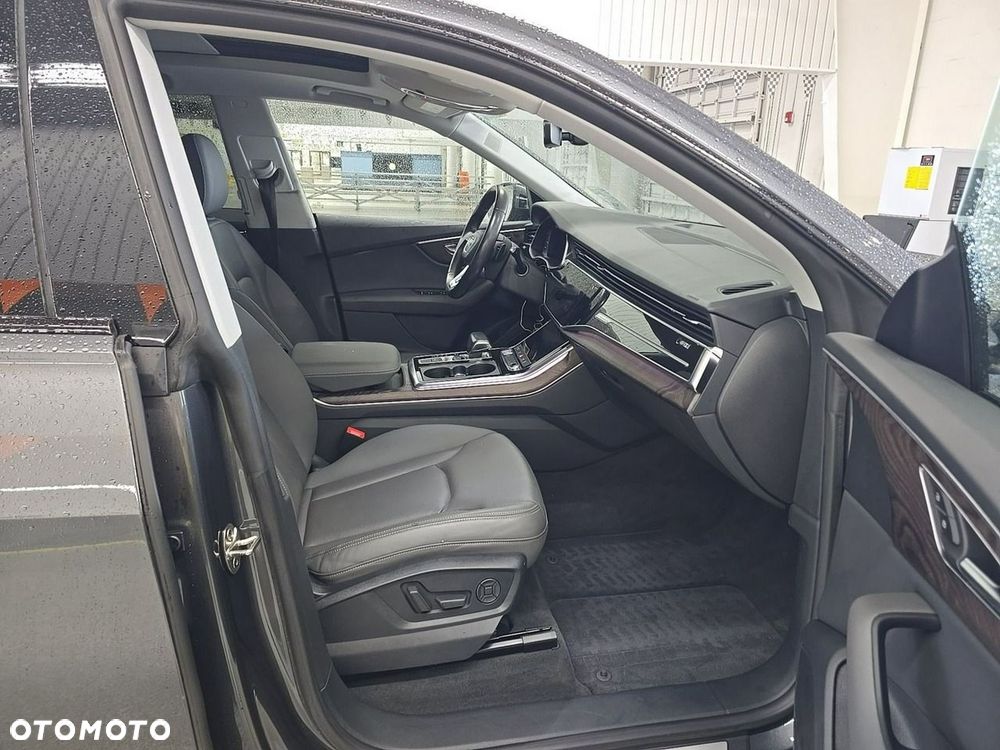 Audi Q8 - 9