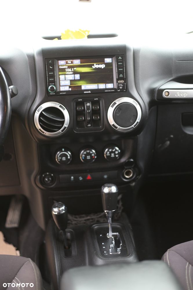 Jeep Wrangler - 12