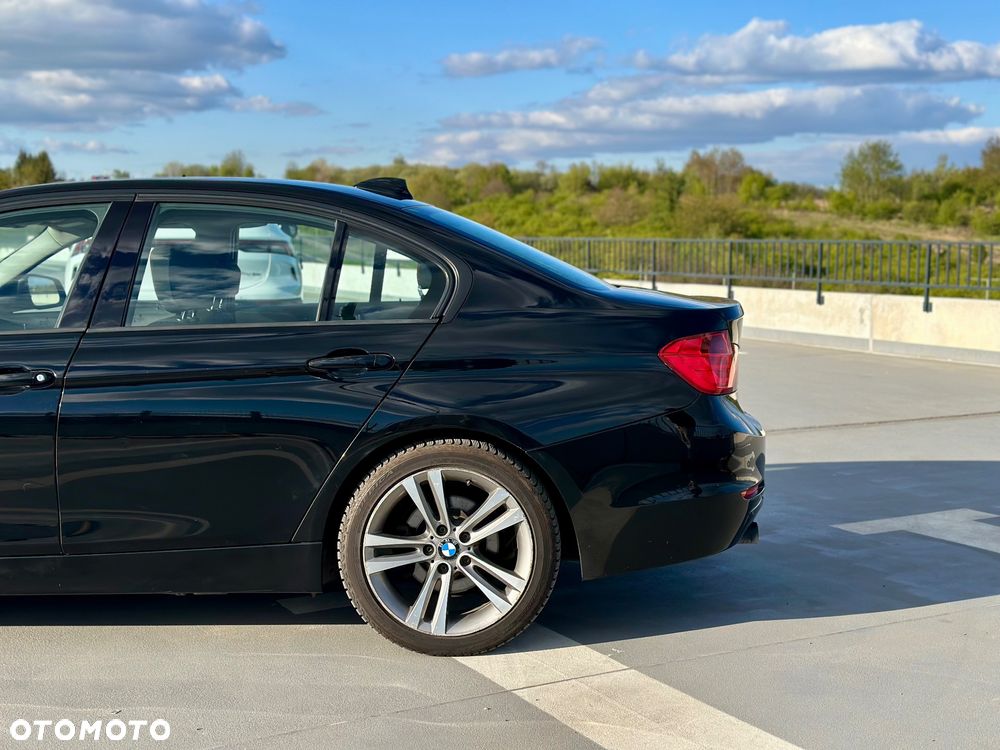BMW Seria 3 320d DPF Edition Sport - 11