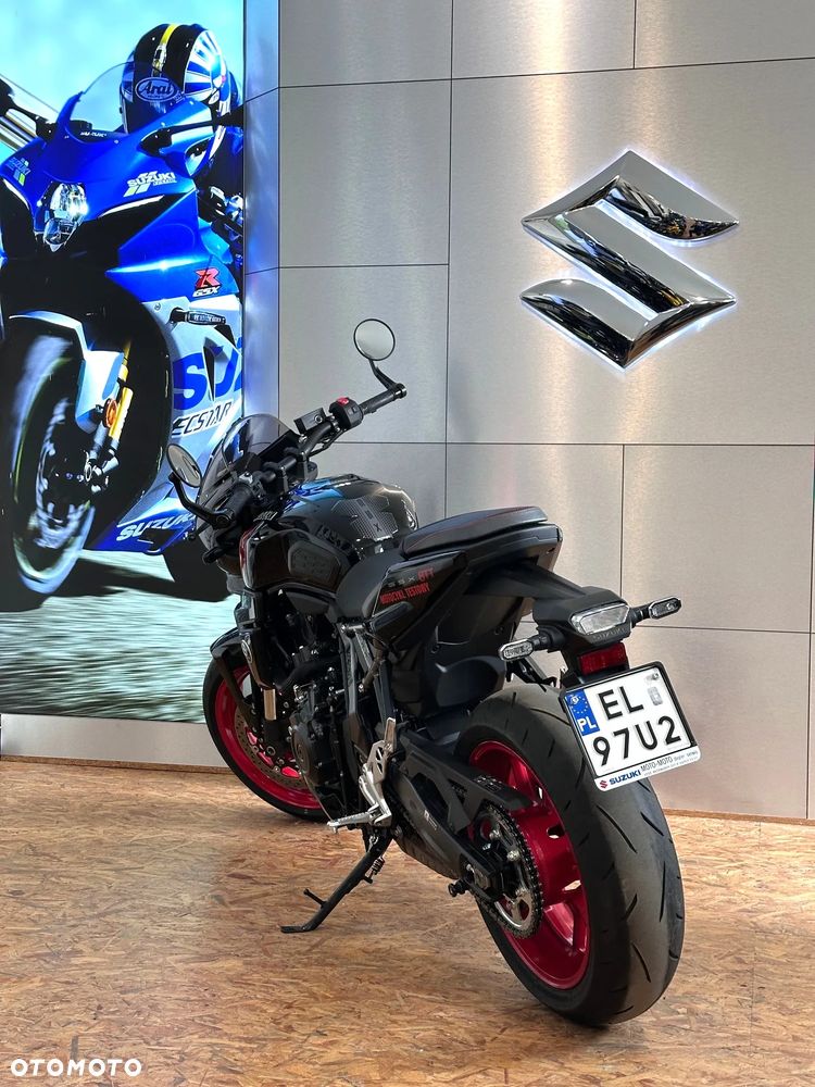 Suzuki GSX - 8