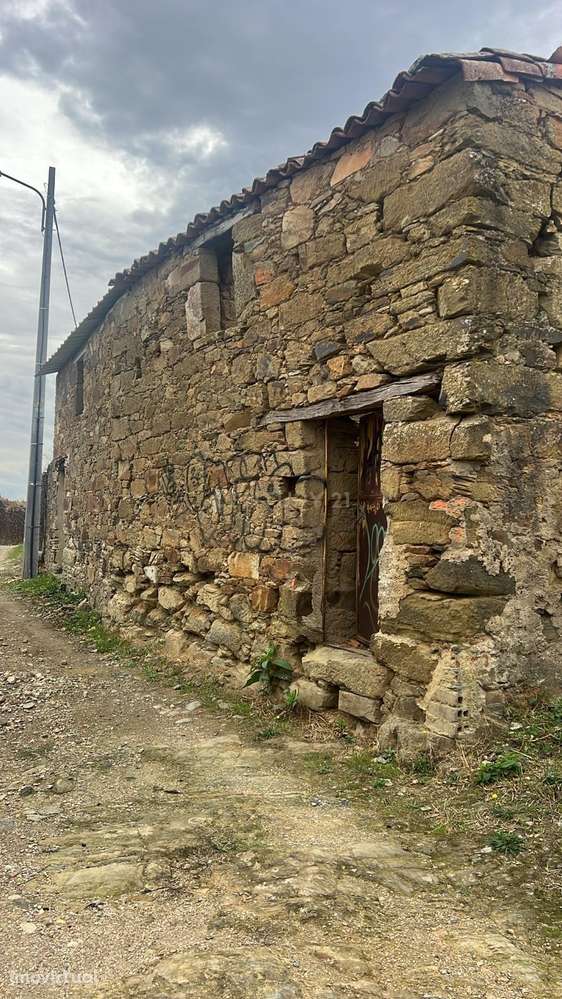 Ruína com terreno e poço no centro histórico de Proença-a-Nova || Vist - Grande imagem: 2/7