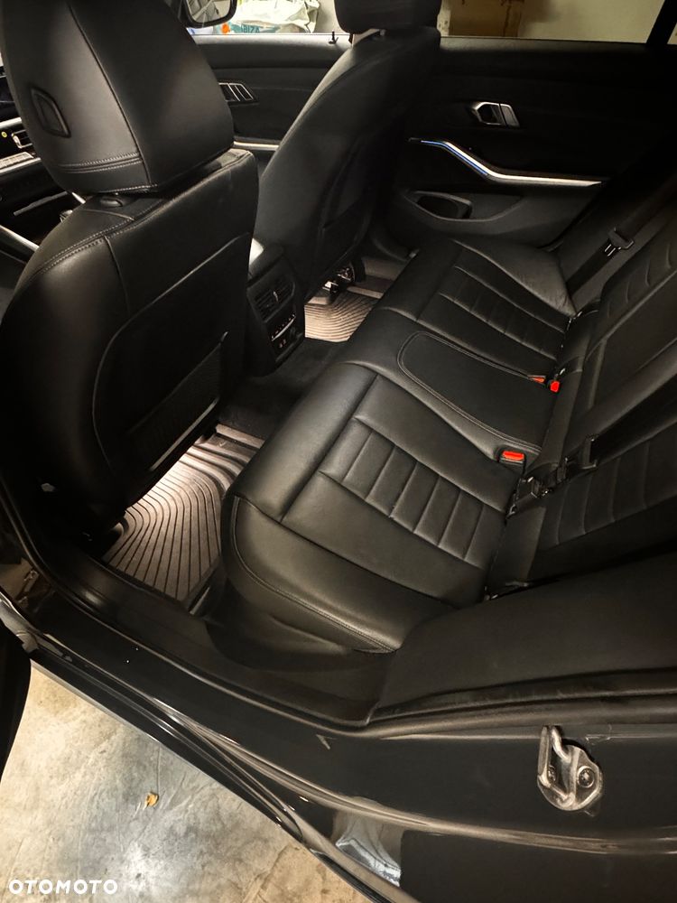 BMW Seria 3 330e Luxury Line - 25