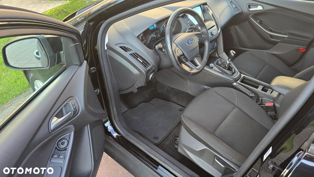 Ford Focus 1.0 EcoBoost Gold X (Trend) - 27