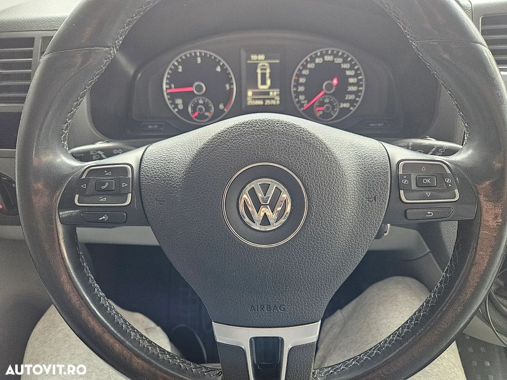 Volkswagen Caravelle - 27