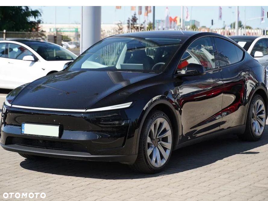 Tesla Model Y 79kWh Long Range AWD - 2