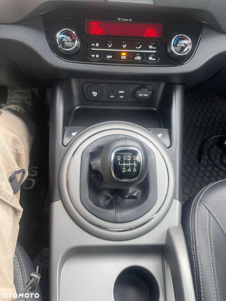 Kia Sportage 1.7 CRDI 2WD Dream-Team Edition - 14