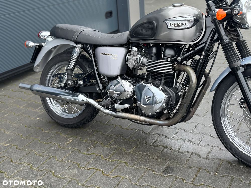 Triumph Bonneville - 6