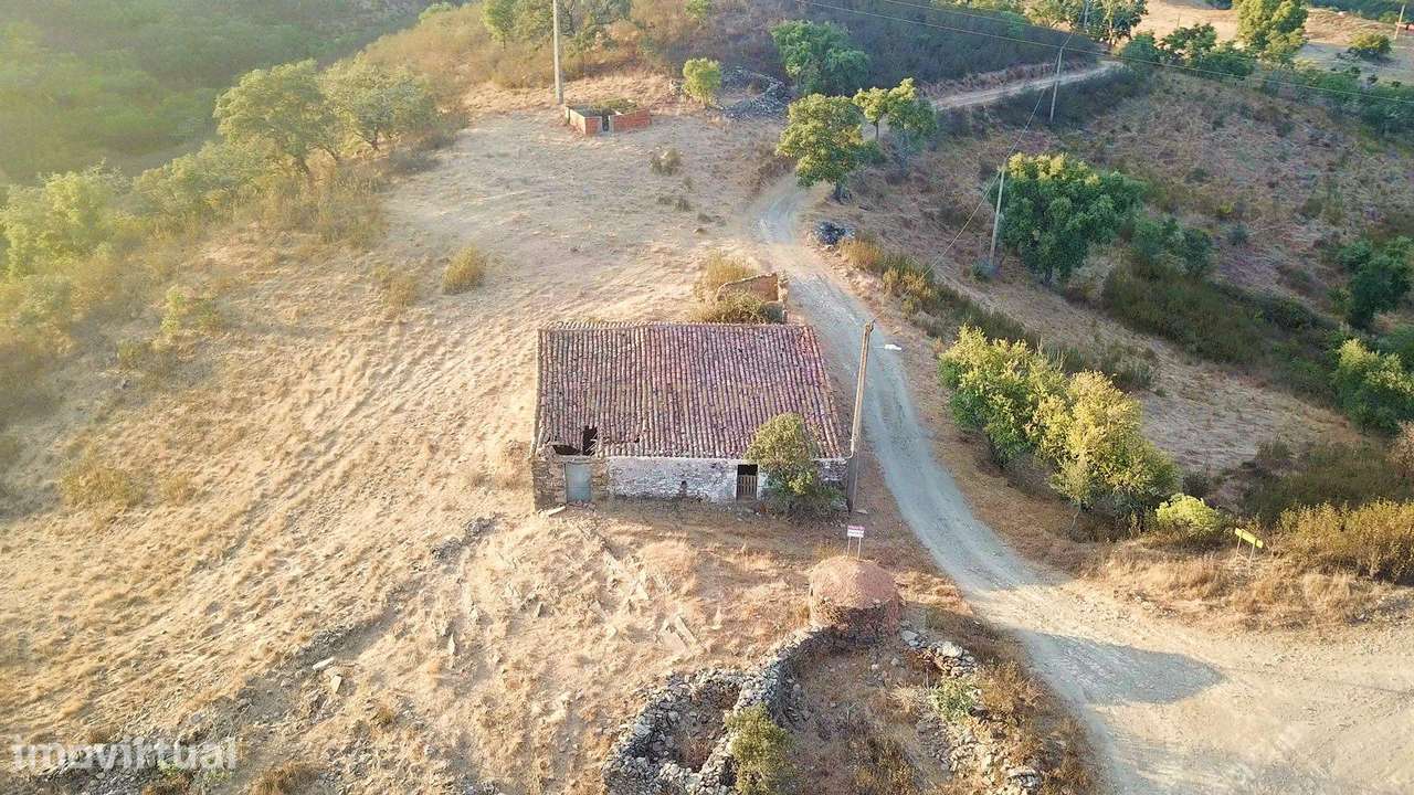 Terreno Misto com 18 hectares - Onde a Terra e Tempo são o Refúgio em - Grande imagem: 2/13