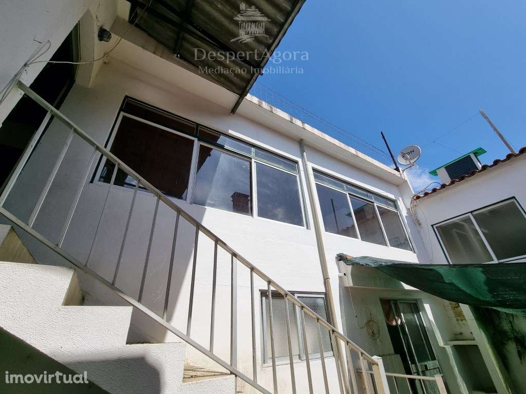 Baixa de Preço-Moradia com espaço comercial, anexos e terreno - Grande imagem: 3/25