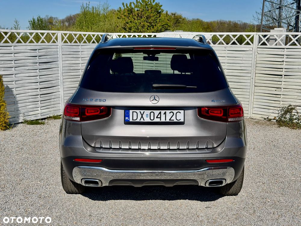 Mercedes-Benz GLB 250 4Matic 8G-DCT - 28