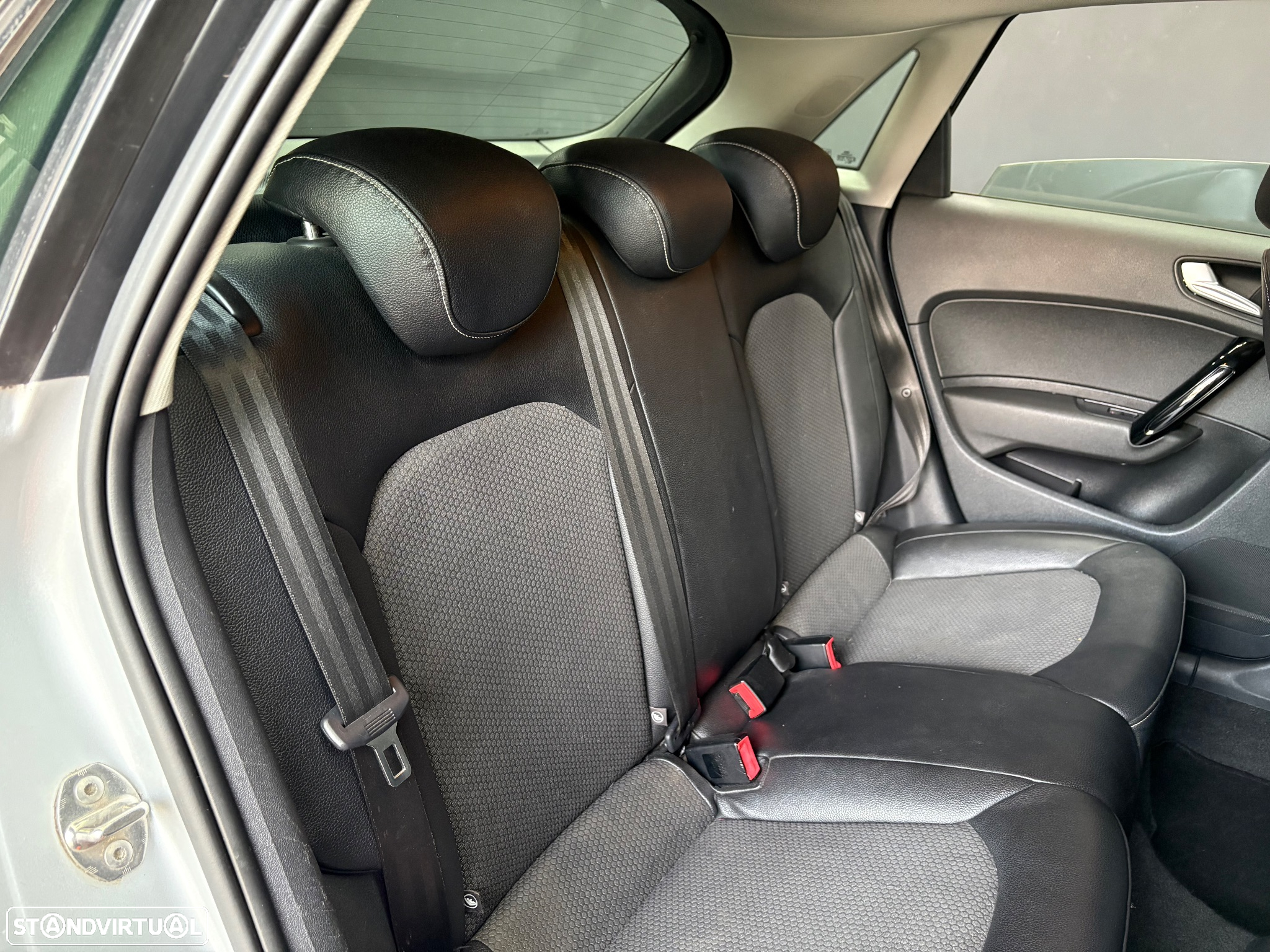 Audi A1 Sportback 1.6 TDI S-line - 12
