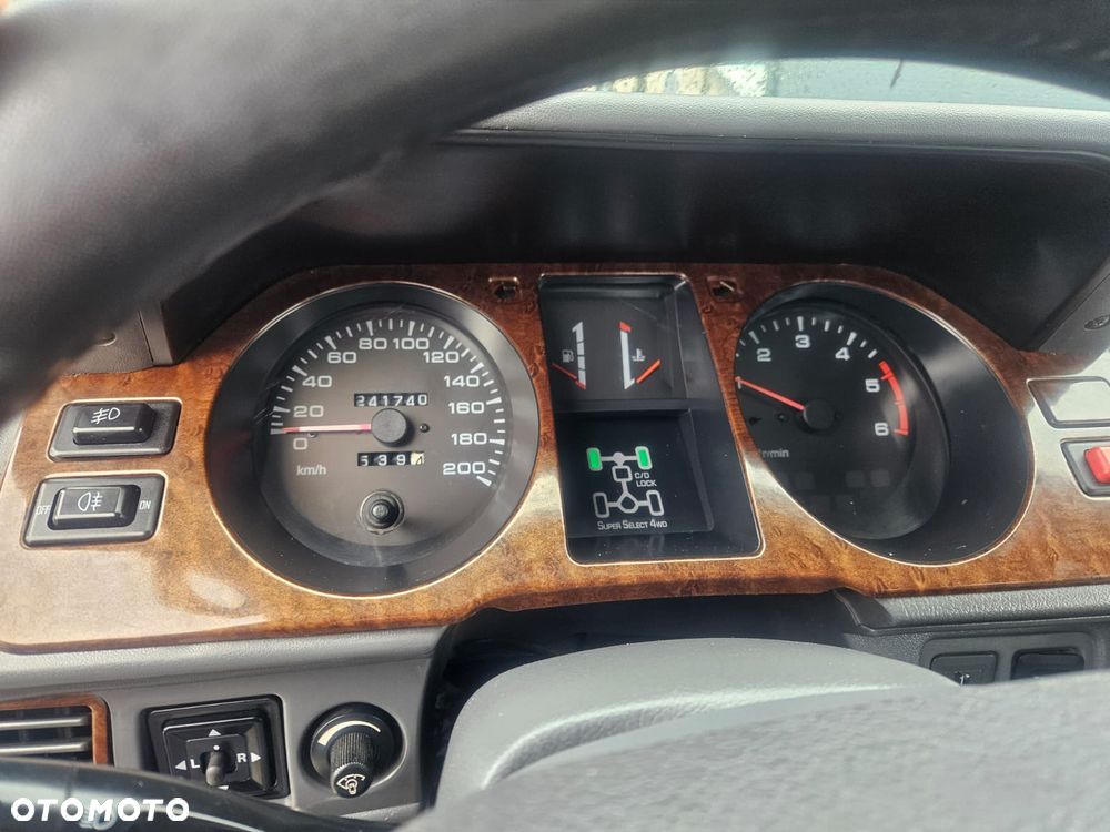 Mitsubishi Pajero - 10