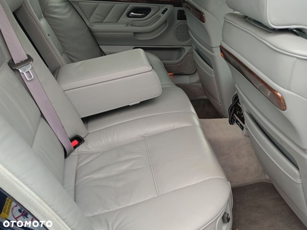 BMW Seria 7 750i - 26