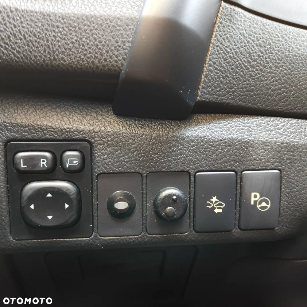 Toyota Auris Hybrid 135 Prestige - 26