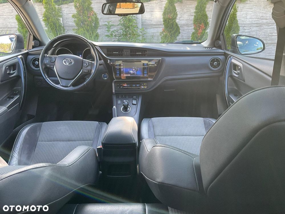 Toyota Auris Hybrid 135 Prestige - 11