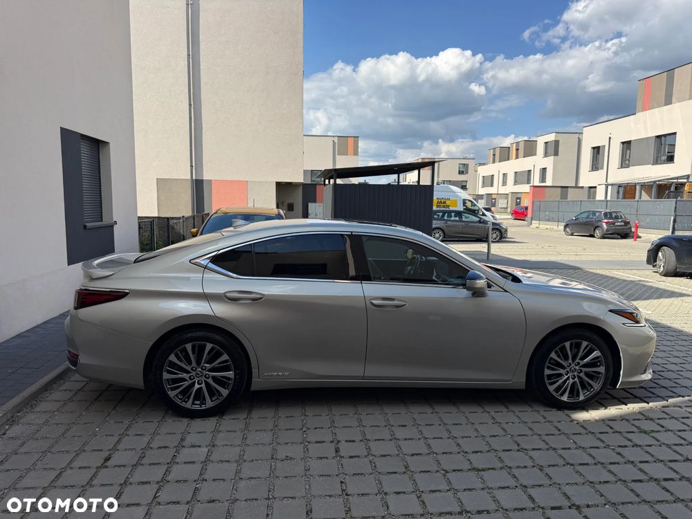 Lexus ES 300h Prestige - 15