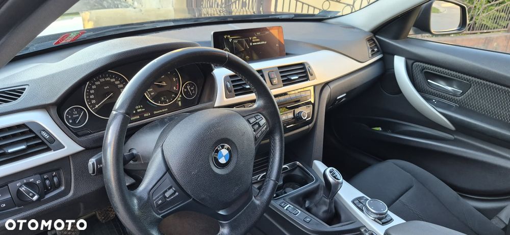 BMW Seria 3 318d - 15