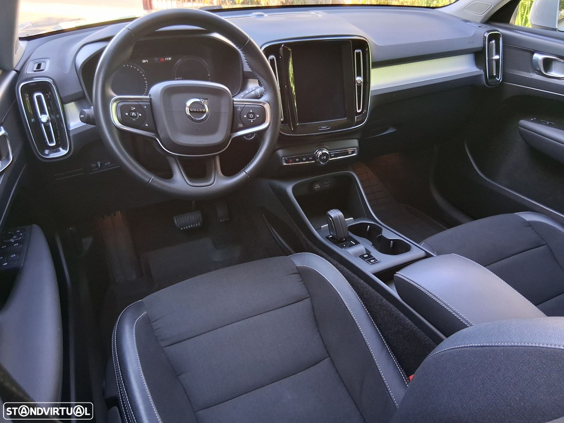 Volvo XC 40 1.5 T5 PHEV Momentum Plus - 29