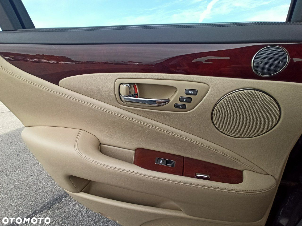Lexus LS - 21