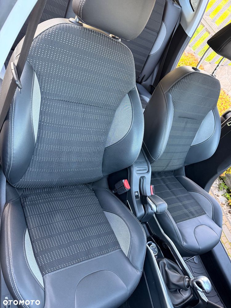 Peugeot 2008 1.6 e-HDi Allure S&S - 17