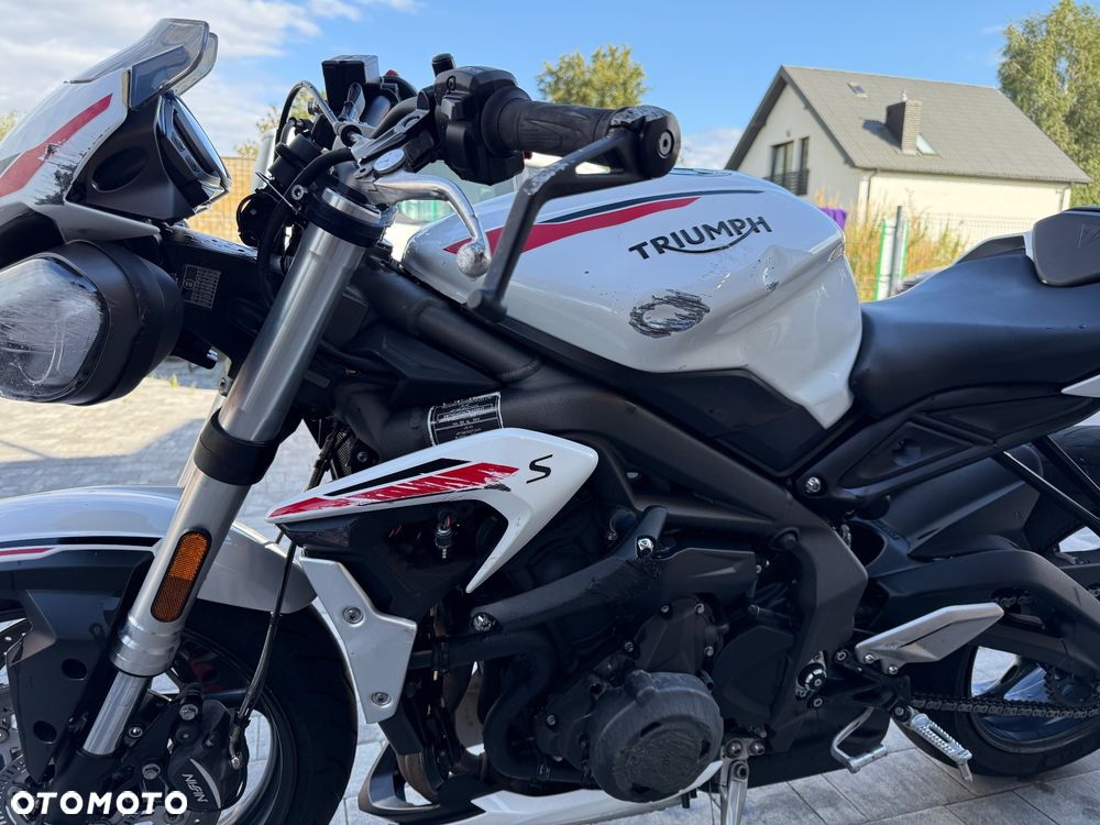 Triumph Street Triple - 8