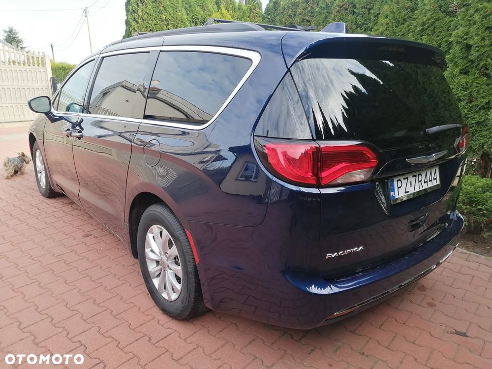 Chrysler Pacifica - 3