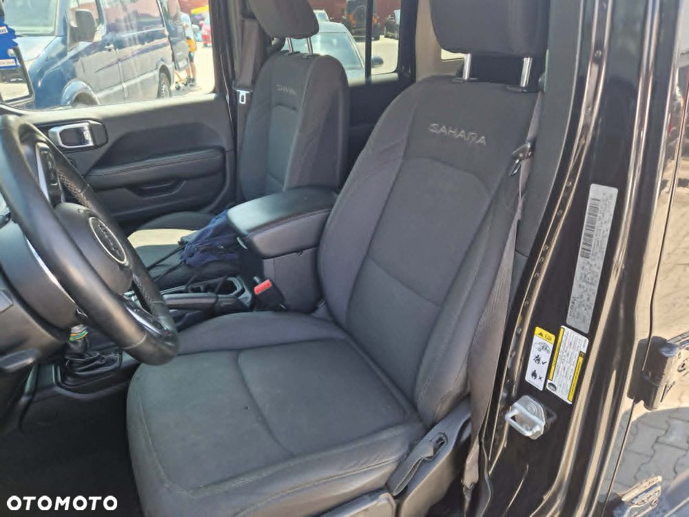 Jeep Wrangler - 8