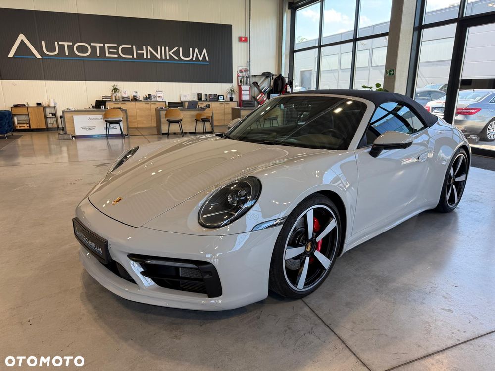 Porsche 911 Carrera 4S - 24