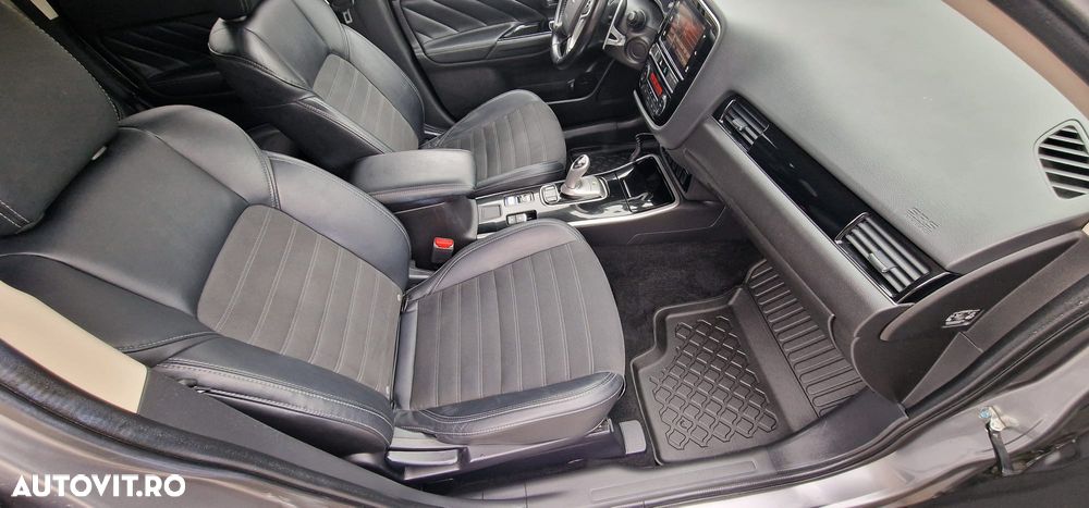 Mitsubishi Outlander 2.4 4WD Diamant+ - 19