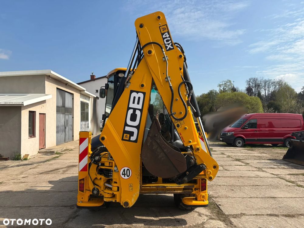 JCB 4CX - 8