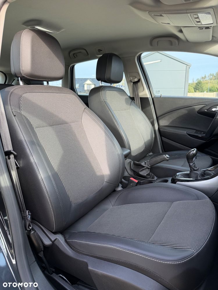 Opel Astra 1.4 Turbo Exklusiv - 26
