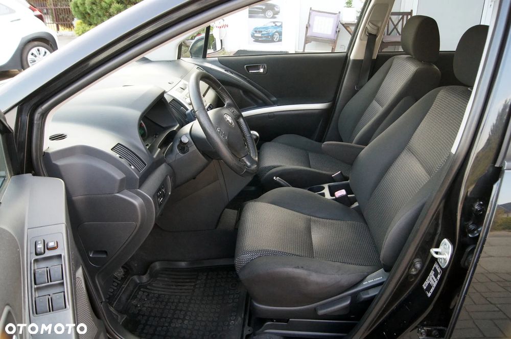 Toyota Corolla Verso 2.2 D-4D Sol Sport 7os - 9