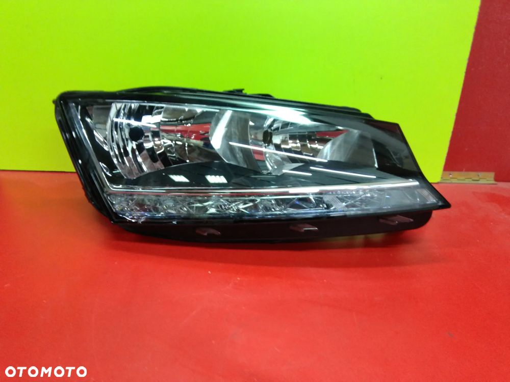 SKODA FABIA III LIFT 6V1941016D LAMPA PRAWA PRZÓD PRZEDNIA REFLEKTOR - 1