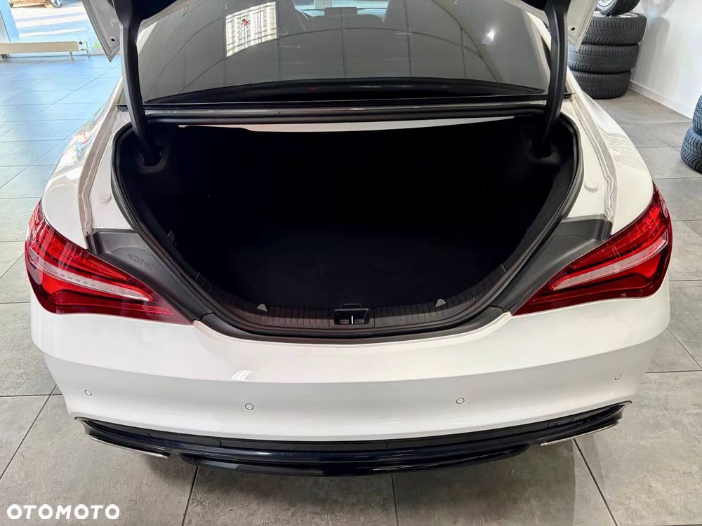 Mercedes-Benz CLA 220 4-Matic AMG Line - 27
