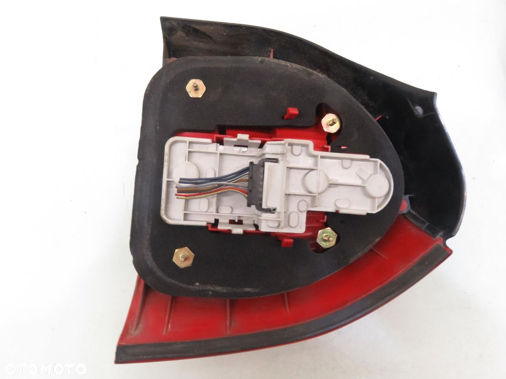 LAMPA LEWA TYLNA AUDI A3 (8L1) 8L0945095B 8L0945096C - 10