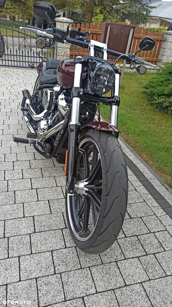 Harley-Davidson Softail Breakout - 14