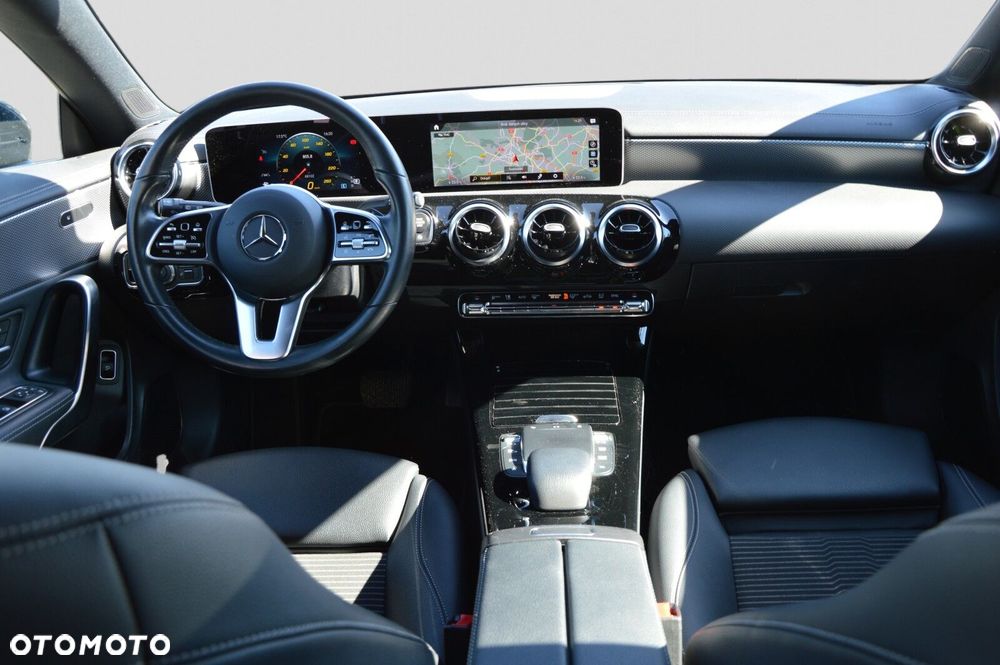 Mercedes-Benz CLA 180 Progressive 7G-DCT - 16