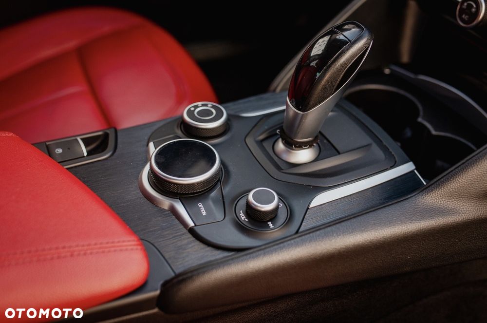 Alfa Romeo Giulia - 25