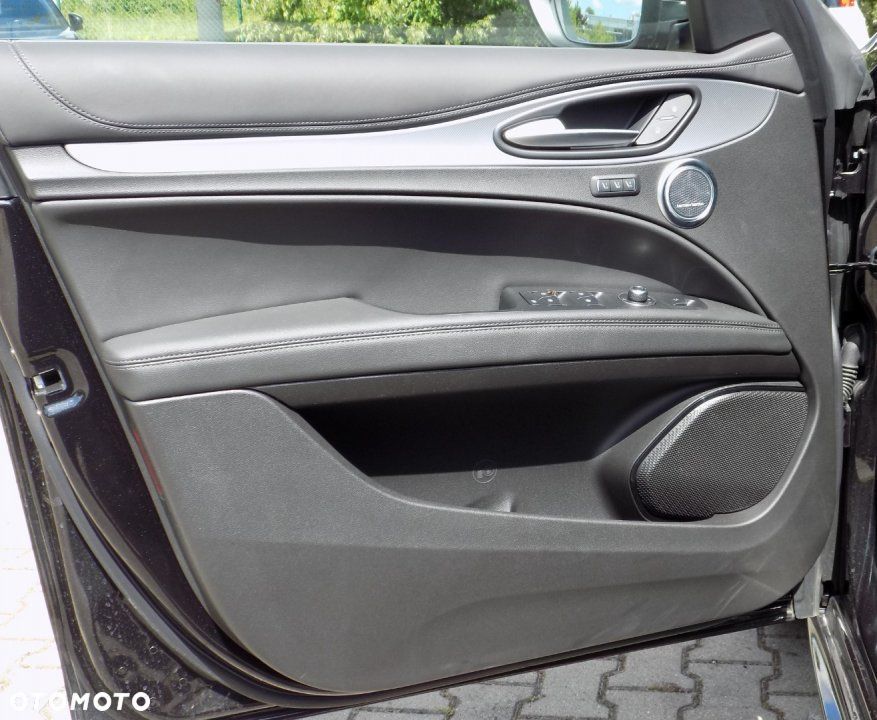 Alfa Romeo Stelvio - 9