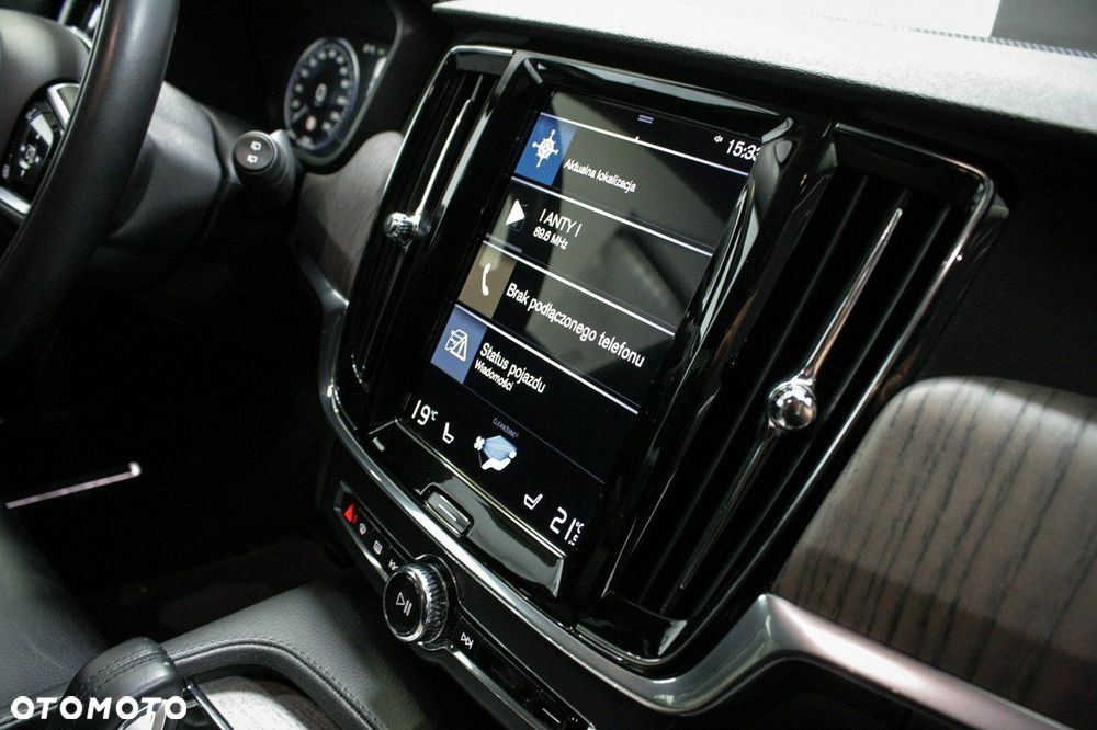 Volvo V90 Cross Country - 19