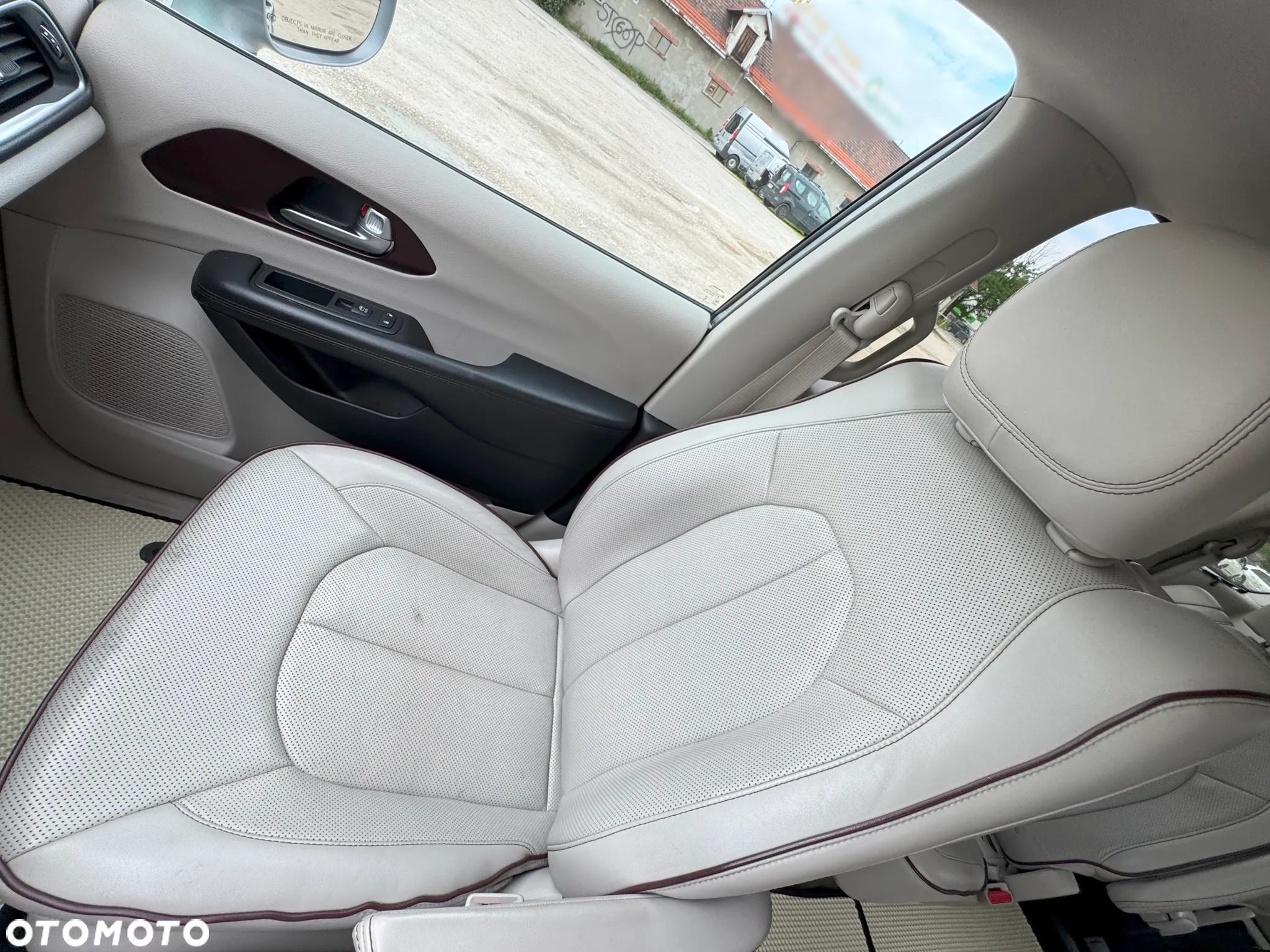Chrysler Pacifica - 23