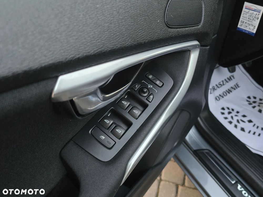 Volvo V40 T2 Drive-E Summum - 28