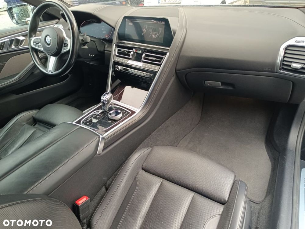 BMW Seria 8 - 26